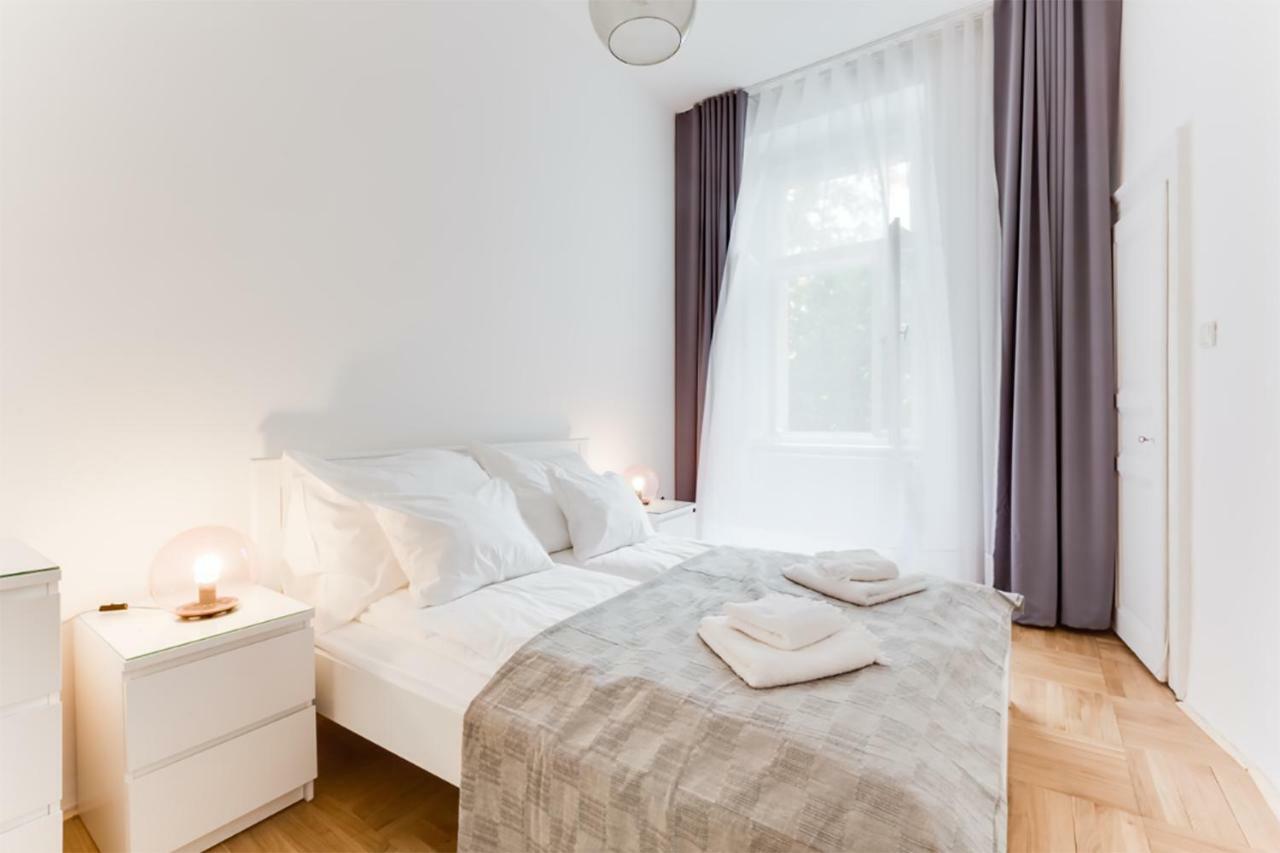 The Dancing House Residence, Two Bedroom Apartment With Balcony Near River! Praga Exterior foto